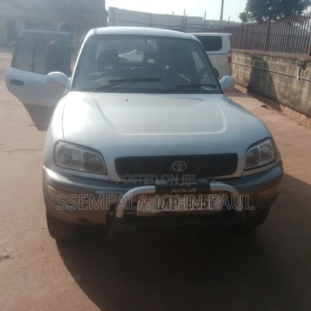 Toyota RAV4 1999 Silver - 1