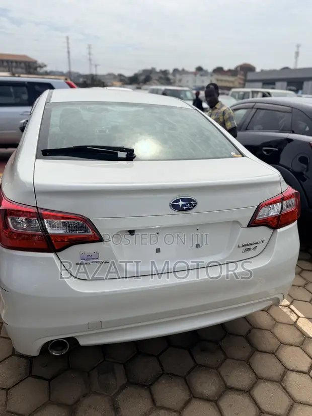 Subaru Legacy 2017 White - 1