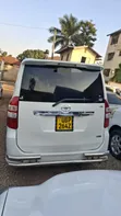 Toyota Noah 2011 White - 2