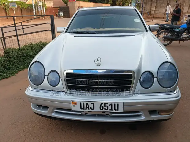 Mercedes-Benz E200 2002 Silver - 1