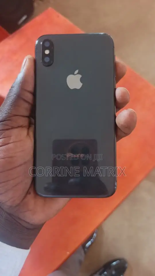 Apple iPhone X 64GB Black - 1