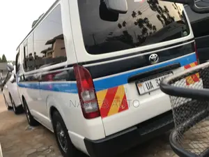 Toyota HiAce 2011