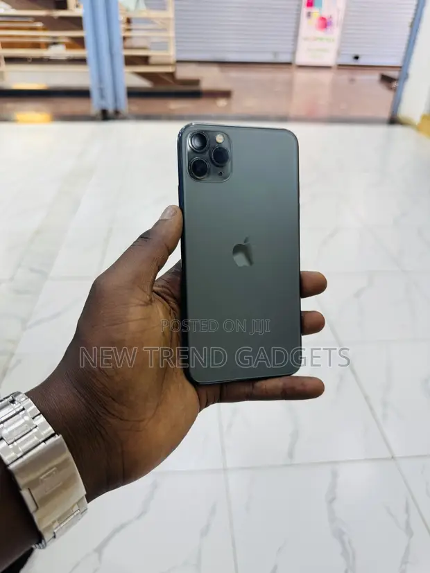 Apple iPhone 11 Pro Max 64GB Black - 1