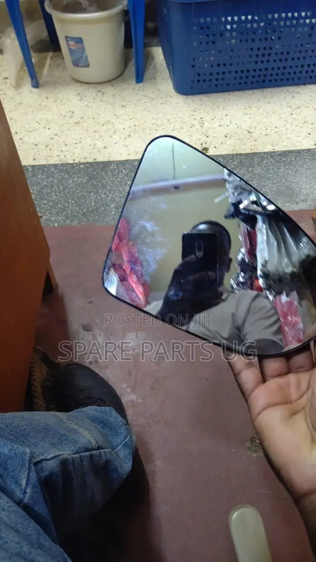 Nissan Dualis / Qashqai Side Mirror Glass - 1