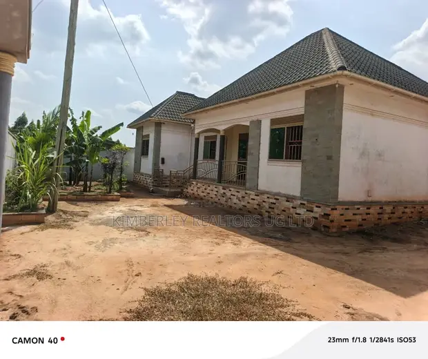 4 Bedroom House for Sale in Nsangi - 1