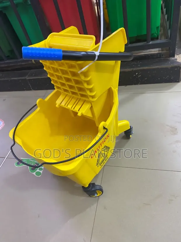 23 Litre Plastic Mopping Bucket - 1