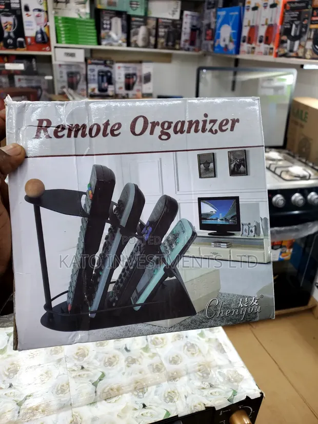 Remote Organizer - Black Aluminium Crown Shape - 1