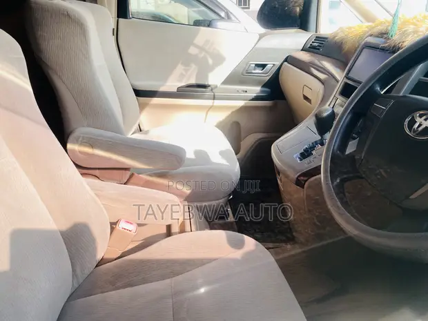 Toyota Alphard 2.4 Petrol FWD 2010 - 1