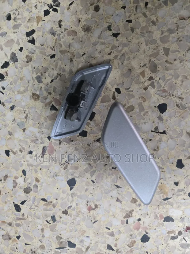 Toyota Landcruiser LC150 Headlamp Washer Cover (2010-2015) - 1