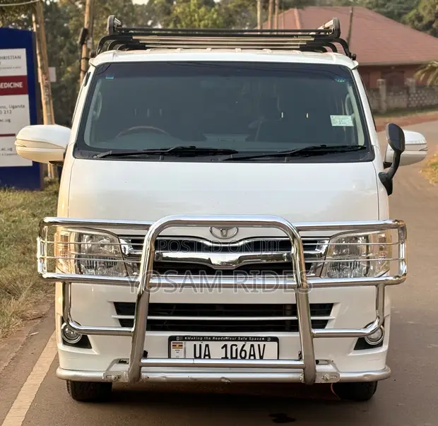 Toyota HiAce 2011 Bus - 1