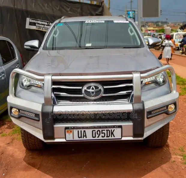 Toyota Fortuner 3.0 D Turbo AWD 2020 Silver - 1