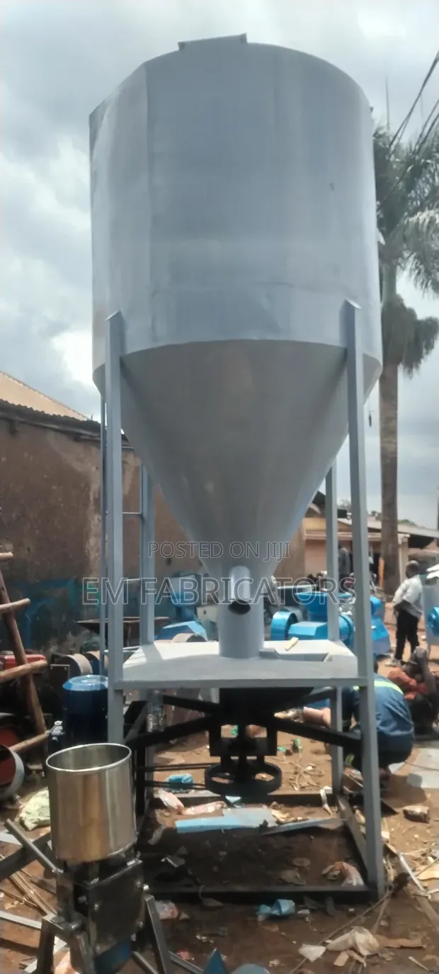 4-Tonne Multi-Purpose Vertical Industrial Mixer for Feeds & Adhesives - 1
