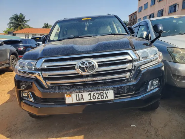 Toyota Land Cruiser V8 2014 Black - 1