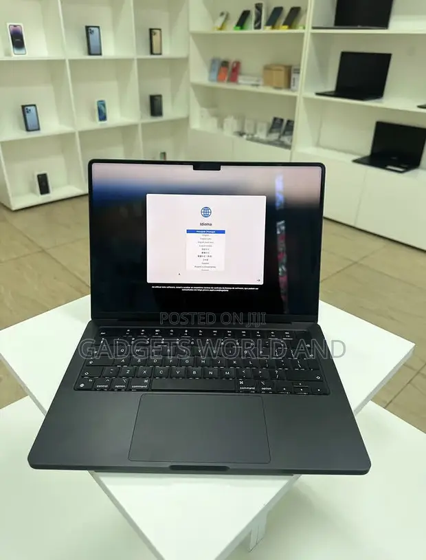 Apple MacBook Pro 14" M3 Pro 18GB RAM 512GB SSD - 1