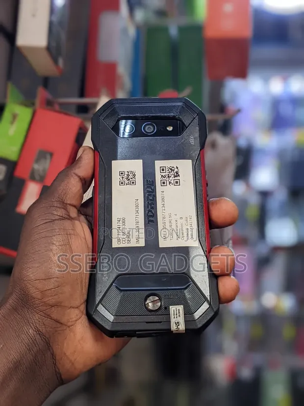 Kyocera Torque 5G 128GB Red - 1