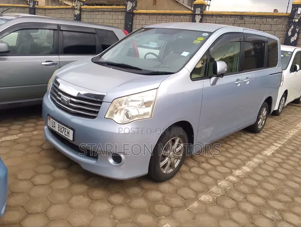 Toyota Noah 2012 Burgundy - 1