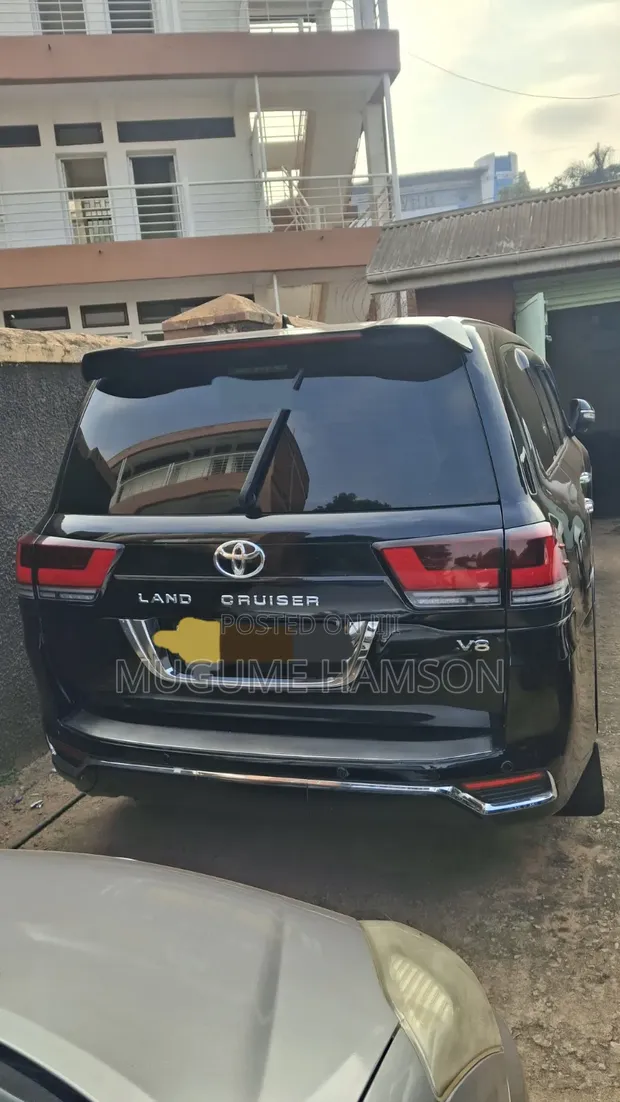 Toyota Land Cruiser V8 2016 Black - 1