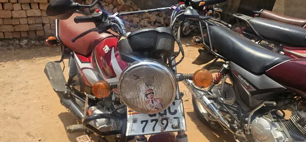 TVS HLX 125 2025 Red - 1