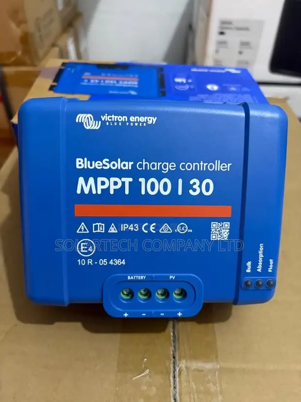 Original Victron Energy Bluesolar MPPT 100/30 Solar Controller - 1