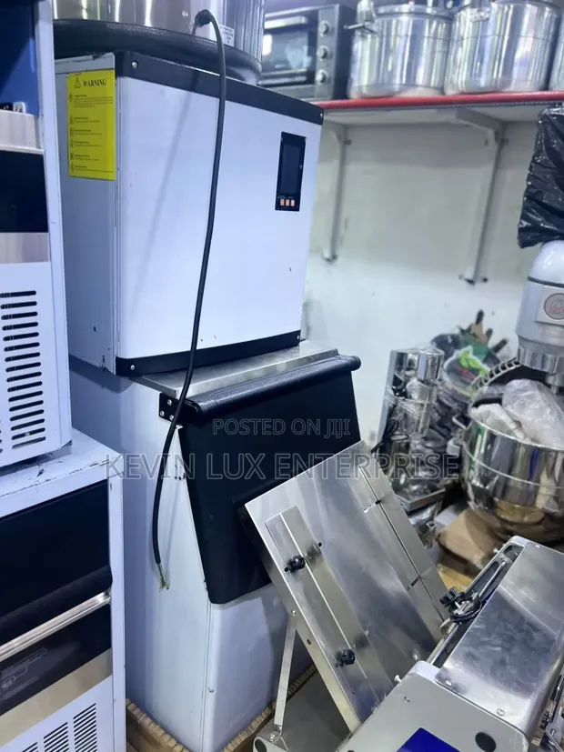 Wilton Ice Cube Machine with Cooler System - 1