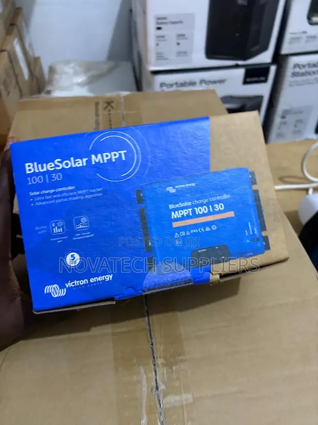 Original Victron Energy Bluesolar MPPT 100/30 Solar Controller - 1