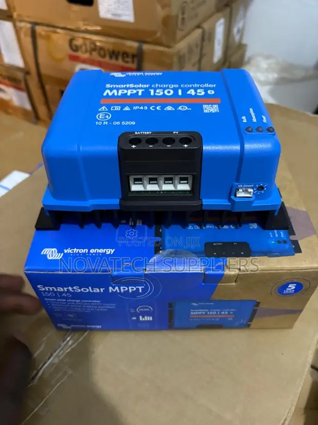 Victron SmartSolar MPPT 150/45 Charge Controller - 1