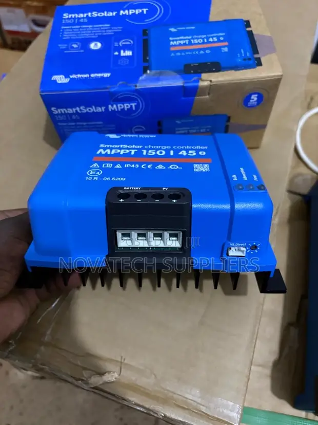 Victron SmartSolar MPPT 150/45 Charge Controller - 1