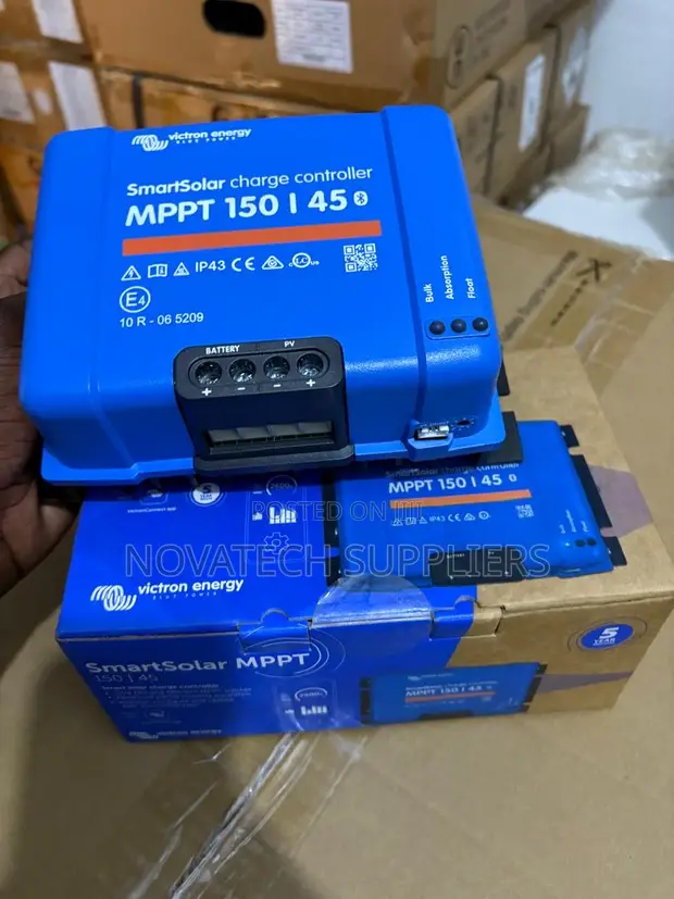 Victron SmartSolar MPPT 150/45 Charge Controller - 1