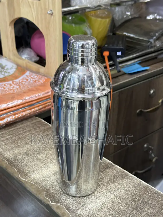 Classic Stainless Steel Cocktail Shaker (Cobbler Type) - 1