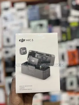 DJI Mic 3 (2 Transmitters + 1 Receiver + Charging Case)