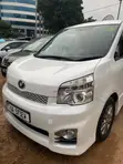 Toyota Voxy 2013 White - 2