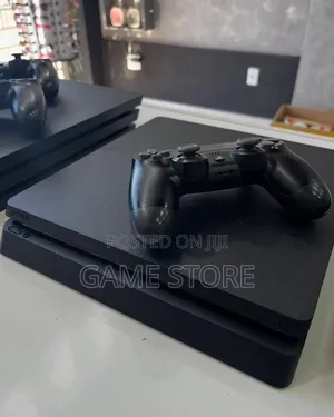Used UK PS4 Slim Console with 12 Games & 2 Controllers