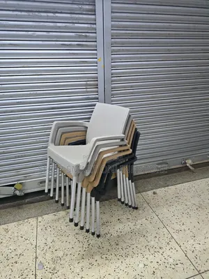 Modern Outdoor Dining Plastic Chairs with Armrests