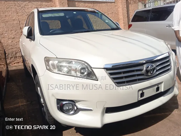 Toyota Vanguard 2012 White - 1