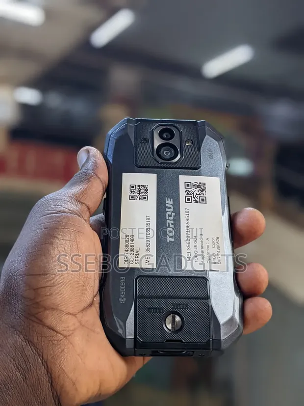 Kyocera Torque G04 KYV 46 64GB Black - 1