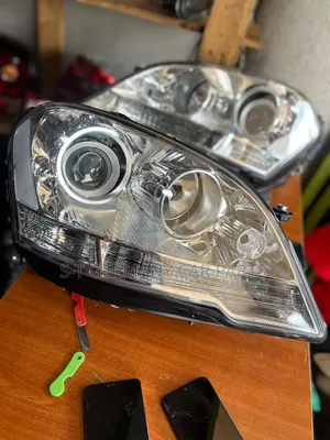 Mercedes-Benz ML 350 W164 Headlights (2009-2010)