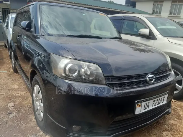 Toyota Corolla Rumion 2011 Black - 1