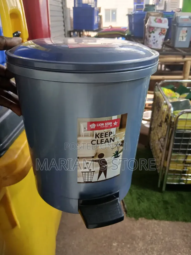 Lion Star Brand 10L Plastic Pedal Dustbin - 1