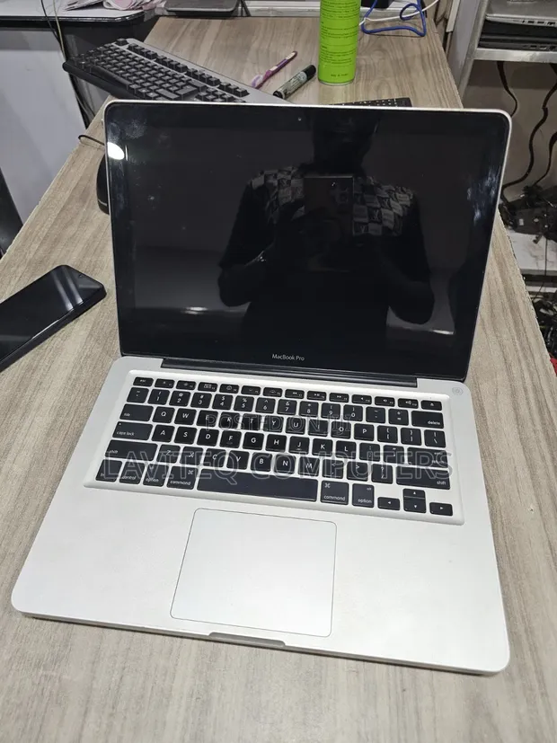 Apple MacBook Pro 14" Laptop - Intel Core i5, 6GB RAM, 320GB HDD - 1