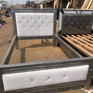5x6 Bed with Buttons