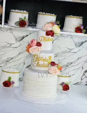 Three Tier Introduction Cake with 5 Give Away Cakes