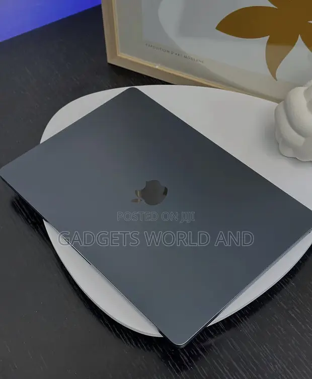 Apple MacBook Air 15" M3 8GB RAM 512GB SSD - 1