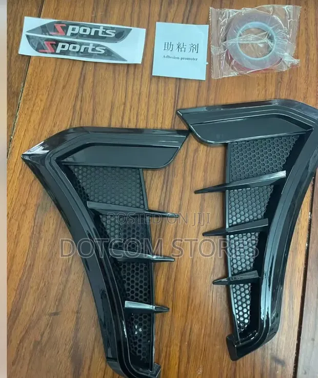 Pair of Universal Glossy Black Car Fender Side Vents - 1