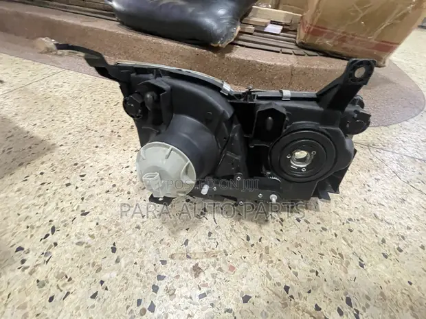 Toyota Land Cruiser Cygnus FJ100 Headlight - 1