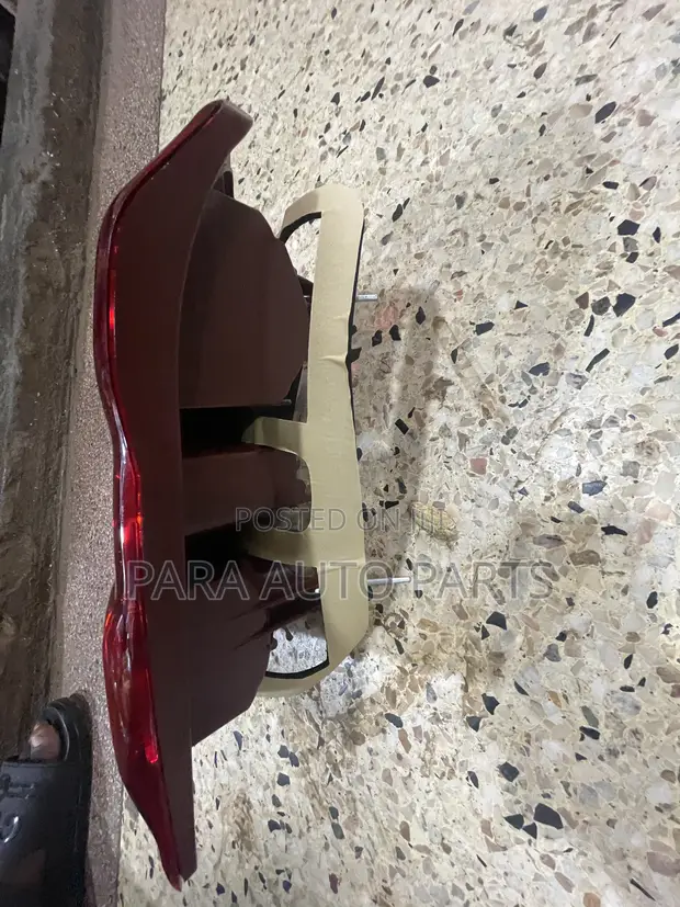 Toyota RAV4 2004 Tail Light - 1
