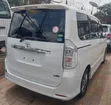 Toyota Voxy V 4WD 8-Seater 2013 White - 5