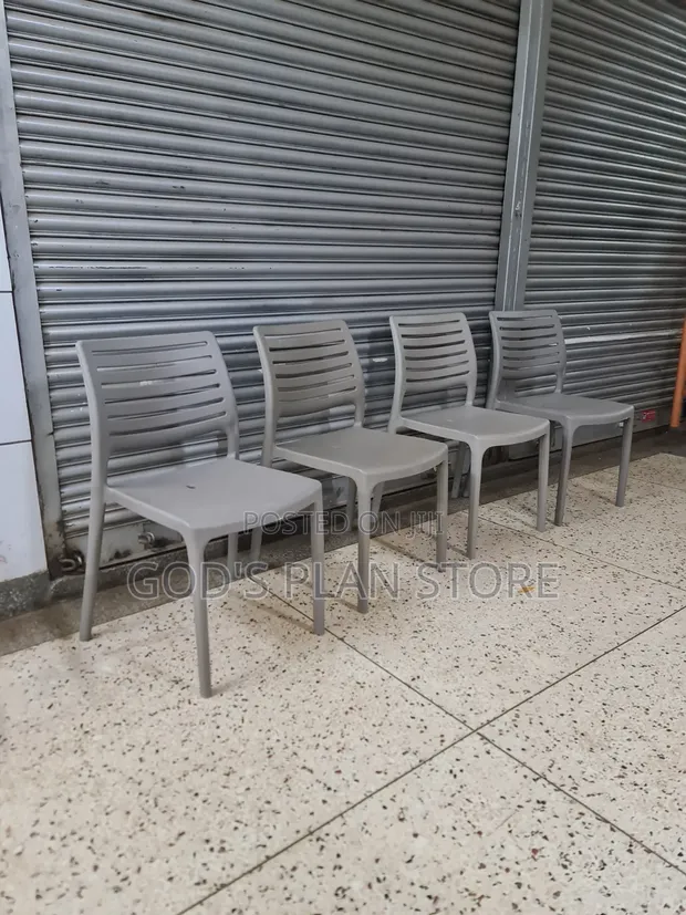 Portable Outdoor Dining Plastic Chairs (Set of 4) - 1
