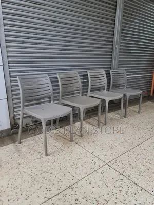 Portable Outdoor Dining Plastic Chairs (Set of 4)