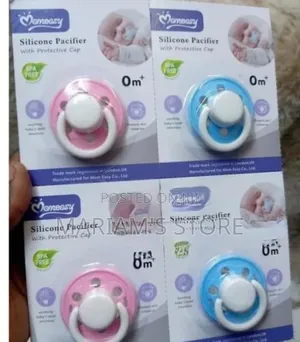 Momeasy Silicone Pacifier with Protective Cap