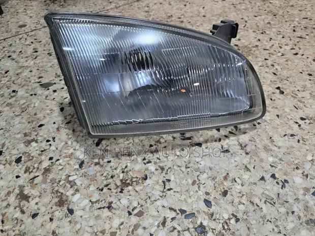Toyota Corolla Starlet Headlamp (1996-1999) - 1